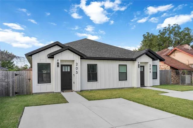 $2,000 | 205 Bolden Street, Unit A, Houston, TX 77029