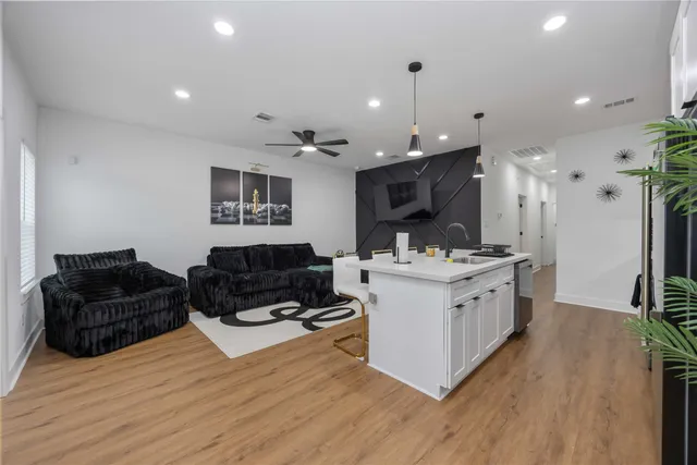 $2,000 | 205 Bolden Street, Unit A, Houston, TX 77029