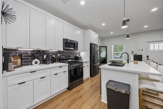 $2,000 | 205 Bolden Street, Unit A, Houston, TX 77029