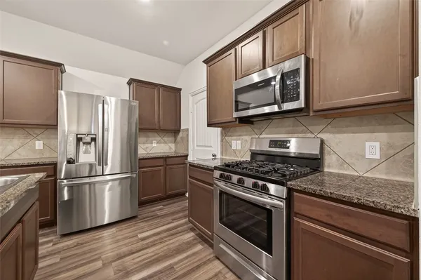 $2,300 | 15918 Tug Court, Crosby, TX 77532