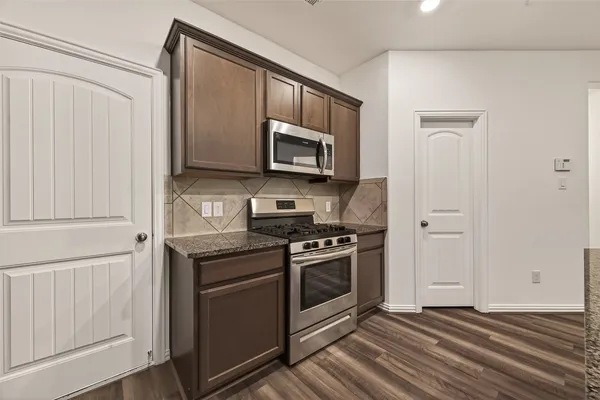 $2,300 | 15918 Tug Court, Crosby, TX 77532