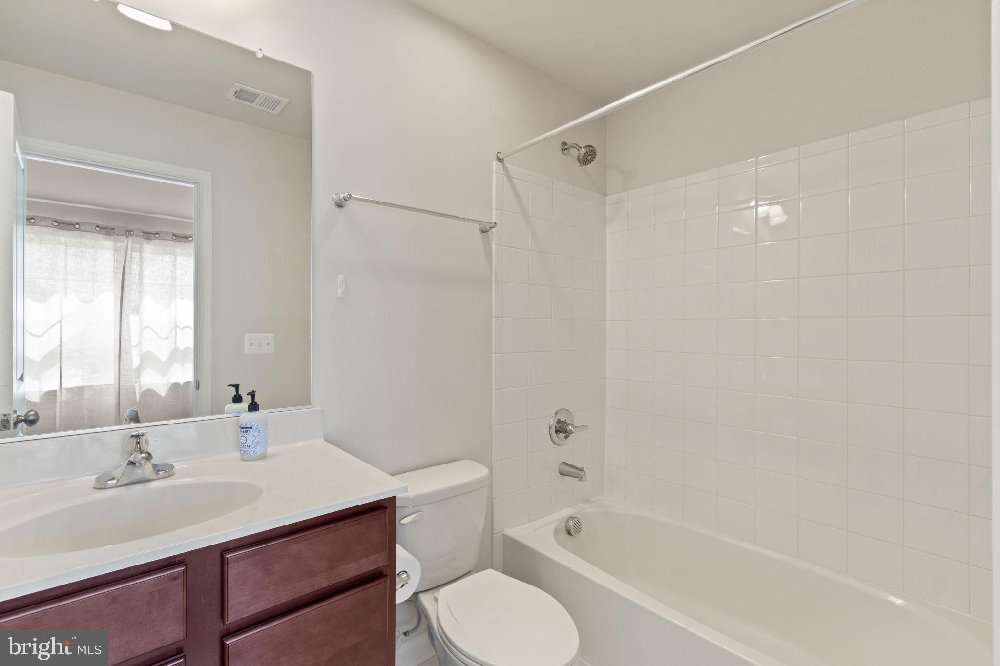 995 Aspen Road Stafford, VA 22554 - Photo 26 of 39 Private attached bath adds everyday convenience