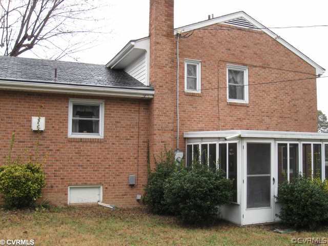 2109 Valentine Road Henrico, VA 23228 - Photo 2 of 7 Exterior Front - Rear view showing sunroom from la
