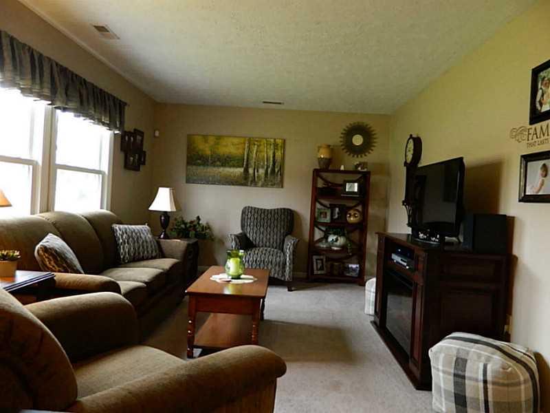 552 Country Club Road Washington, PA 15301 - Photo 7 of 25 Living Room. The living room has a large picture window and is spacious for today s larger furniture.