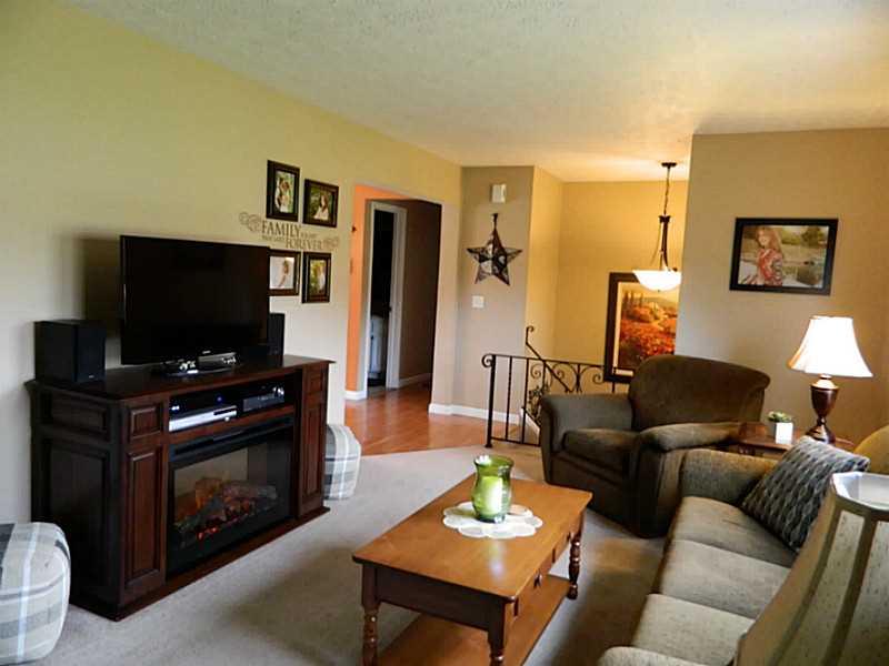 552 Country Club Road Washington, PA 15301 - Photo 8 of 25 Living Room. The neutral beige carpet and walls in the livingroom fit with any decor style.