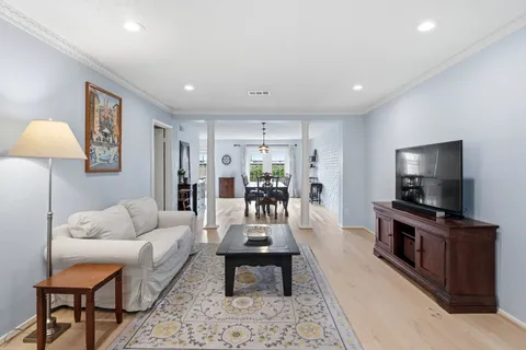 $275,000 | 409 North Post Oak Lane, Unit 409, Houston, TX 77024