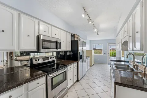 $275,000 | 409 North Post Oak Lane, Unit 409, Houston, TX 77024