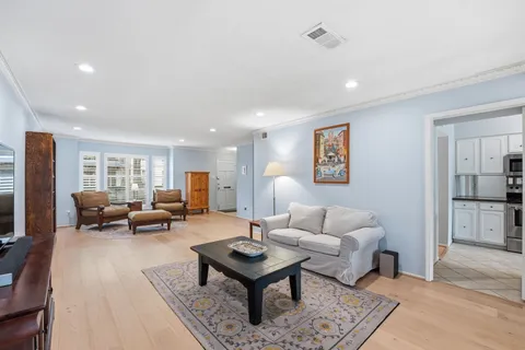 $275,000 | 409 North Post Oak Lane, Unit 409, Houston, TX 77024