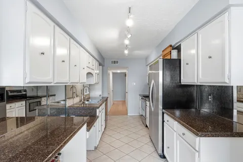 $275,000 | 409 North Post Oak Lane, Unit 409, Houston, TX 77024