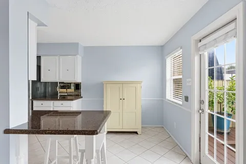 $275,000 | 409 North Post Oak Lane, Unit 409, Houston, TX 77024