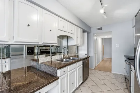 $275,000 | 409 North Post Oak Lane, Unit 409, Houston, TX 77024