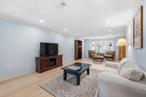 $275,000 | 409 North Post Oak Lane, Unit 409, Houston, TX 77024