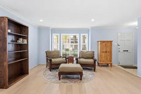 $275,000 | 409 North Post Oak Lane, Unit 409, Houston, TX 77024