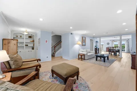 $275,000 | 409 North Post Oak Lane, Unit 409, Houston, TX 77024