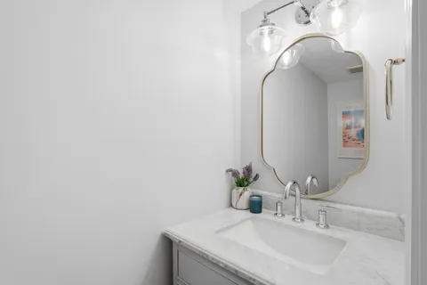 $275,000 | 409 North Post Oak Lane, Unit 409, Houston, TX 77024