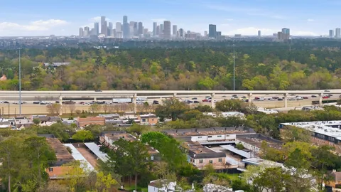 $275,000 | 409 North Post Oak Lane, Unit 409, Houston, TX 77024