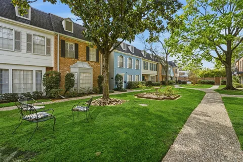 $275,000 | 409 North Post Oak Lane, Unit 409, Houston, TX 77024