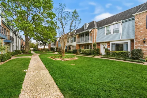 $275,000 | 409 North Post Oak Lane, Unit 409, Houston, TX 77024