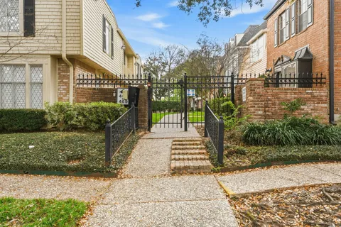 $275,000 | 409 North Post Oak Lane, Unit 409, Houston, TX 77024