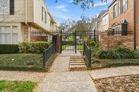 $275,000 | 409 North Post Oak Lane, Unit 409, Houston, TX 77024