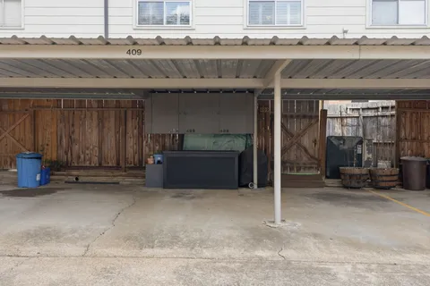 $275,000 | 409 North Post Oak Lane, Unit 409, Houston, TX 77024