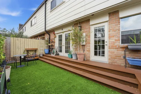 $275,000 | 409 North Post Oak Lane, Unit 409, Houston, TX 77024