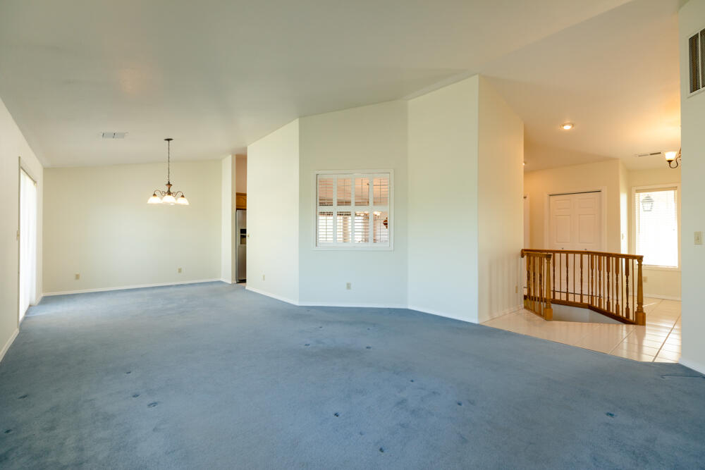 8906 Rockinghorse Lane Klamath Falls, OR 97603 - Photo 13 of 32 Living Room