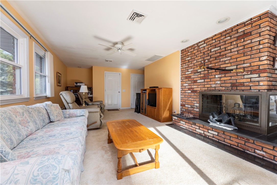 19 Happy Valley Road Westerly, RI 02891 - Photo 26 of 45 den