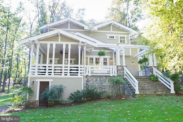 10400 Lloyd Road Potomac, MD 20854 - Photo 2 of 30 Side View of Home
