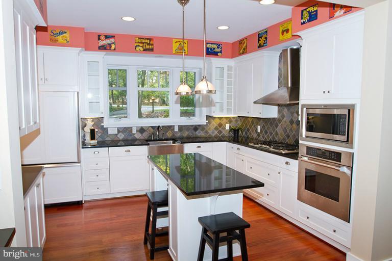 10400 Lloyd Road Potomac, MD 20854 - Photo 12 of 30 Kitchen
