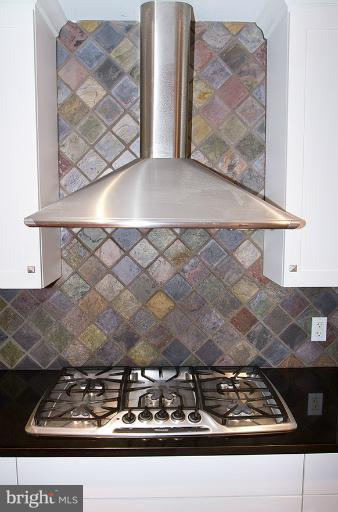 10400 Lloyd Road Potomac, MD 20854 - Photo 13 of 30 Kitchen