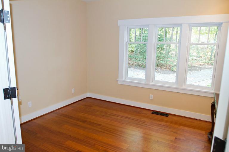10400 Lloyd Road Potomac, MD 20854 - Photo 16 of 30 Interior (General)