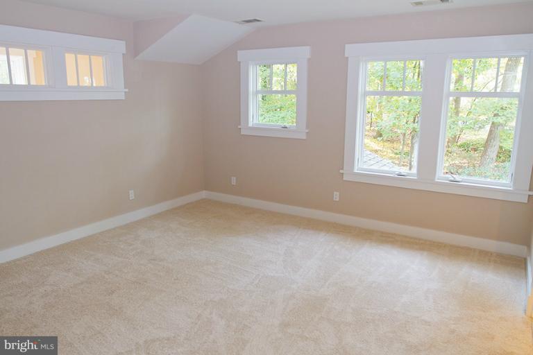 10400 Lloyd Road Potomac, MD 20854 - Photo 17 of 30 Bedroom (Master)