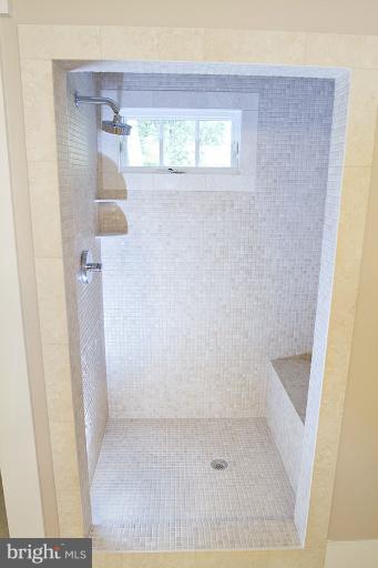 10400 Lloyd Road Potomac, MD 20854 - Photo 20 of 30 Bath
