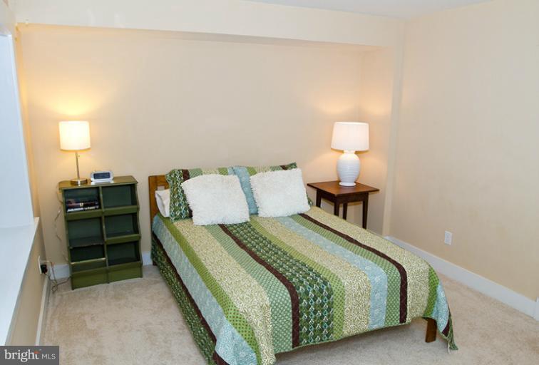 10400 Lloyd Road Potomac, MD 20854 - Photo 22 of 30 Bedroom