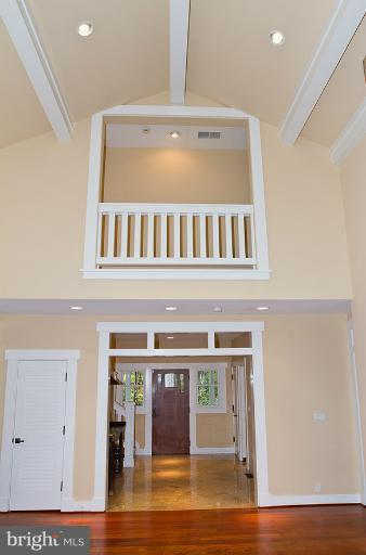 10400 Lloyd Road Potomac, MD 20854 - Photo 9 of 30 Living Room