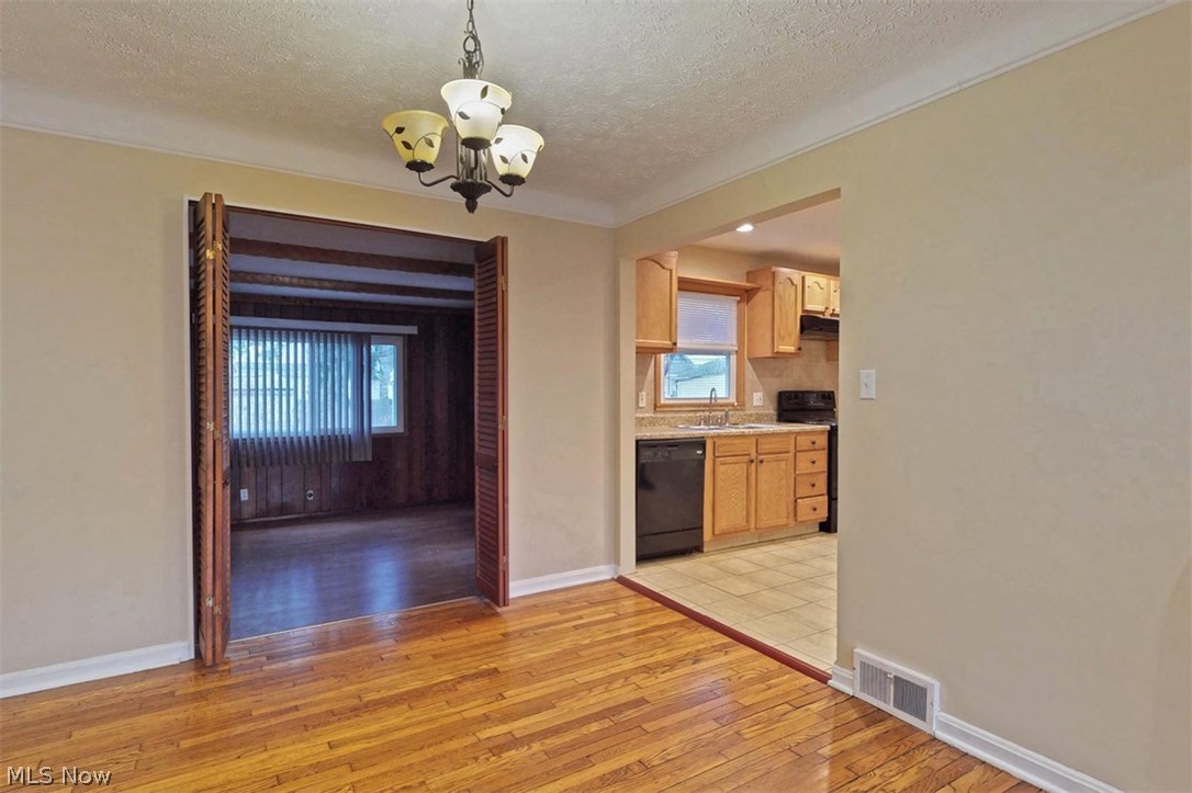 3883 Covington Road South Euclid, OH 44121 - Photo 7 of 30