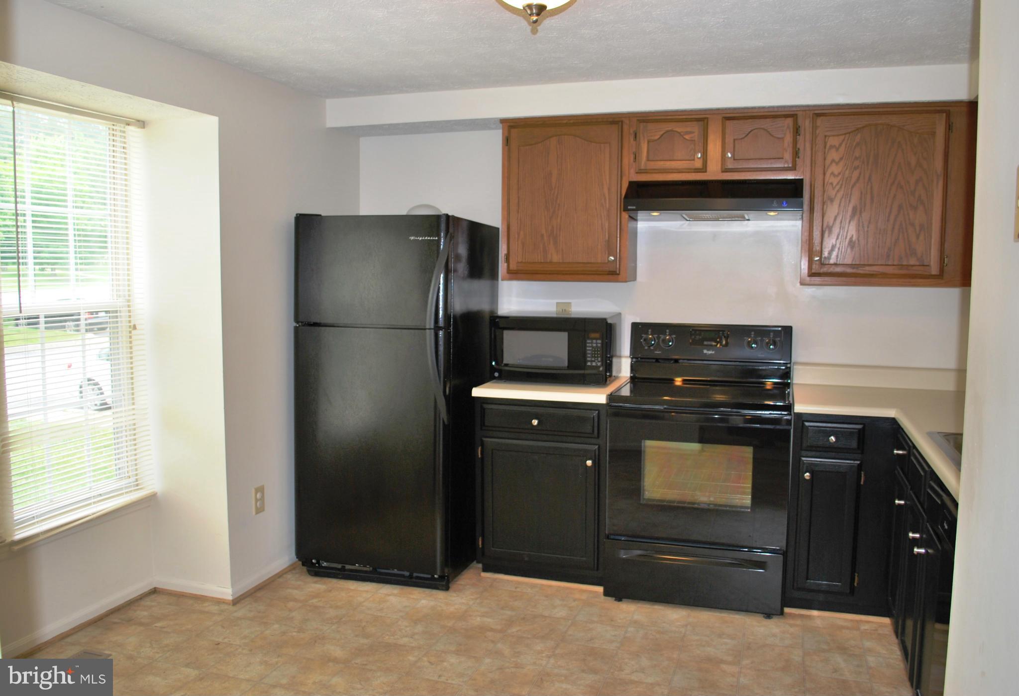 9439 Kings Grant Road Laurel, MD 20723 - Photo 3 of 17 Table Space Kitchen