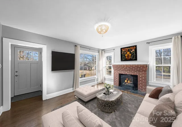 $469,900 | 143 East Stewart Avenue, Mooresville, NC 28115