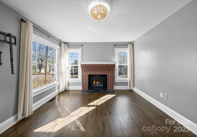 $469,900 | 143 East Stewart Avenue, Mooresville, NC 28115