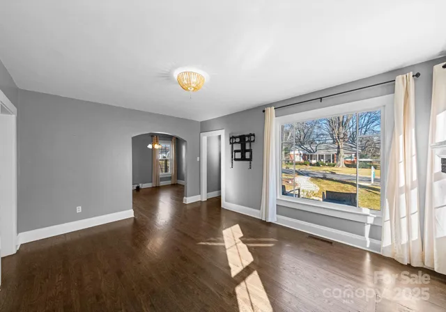 $469,900 | 143 East Stewart Avenue, Mooresville, NC 28115