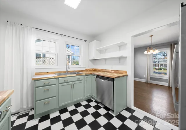 $479,000 | 143 East Stewart Avenue, Mooresville, NC 28115