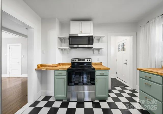 $469,900 | 143 East Stewart Avenue, Mooresville, NC 28115