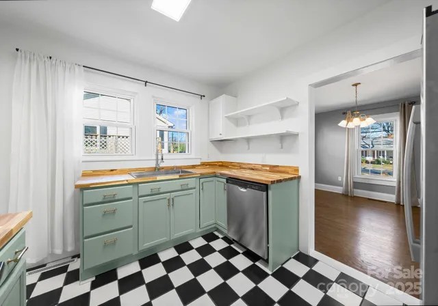 $469,900 | 143 East Stewart Avenue, Mooresville, NC 28115