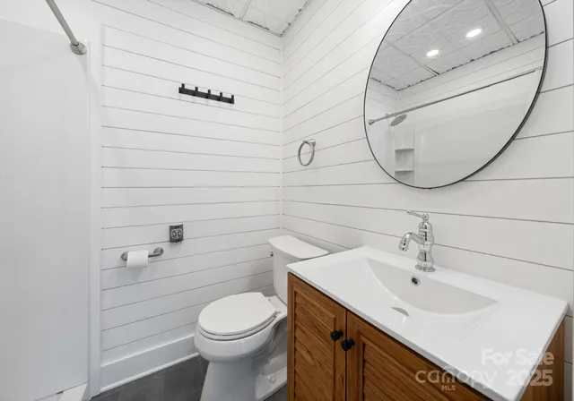 $469,900 | 143 East Stewart Avenue, Mooresville, NC 28115