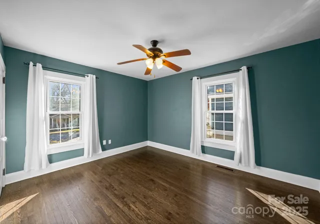 $469,900 | 143 East Stewart Avenue, Mooresville, NC 28115