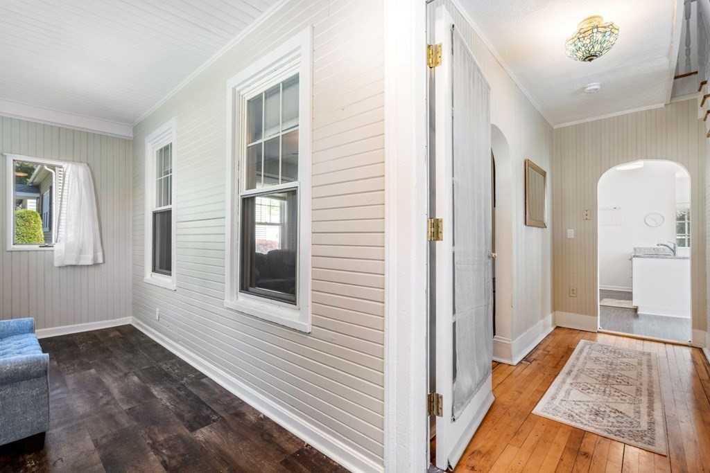 102 Beverly Road Worcester, MA 01605 - Photo 6 of 42 Gallery Image 6