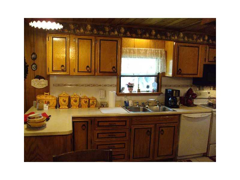 337 Chambers Street Apollo, PA 15613 - Photo 2 of 24 Kitchen.