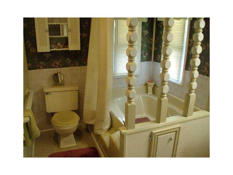 337 Chambers Street Apollo, PA 15613 - Photo 12 of 24 Master Bath/Spa.