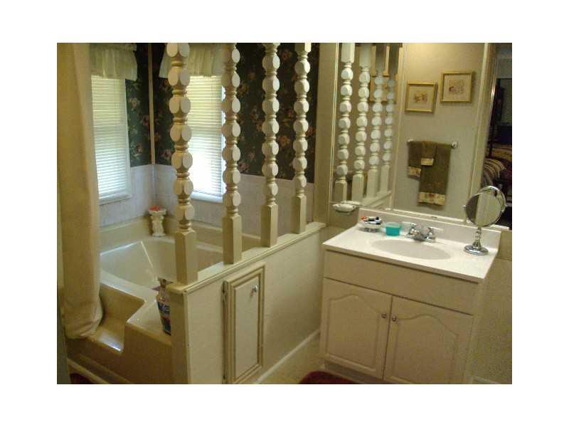 337 Chambers Street Apollo, PA 15613 - Photo 9 of 24 Master Bath/Spa.